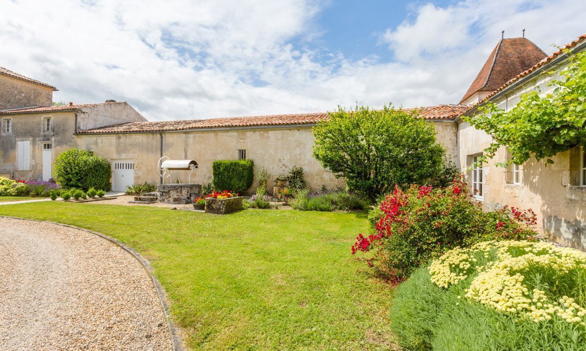 Photo of Others in Belluire