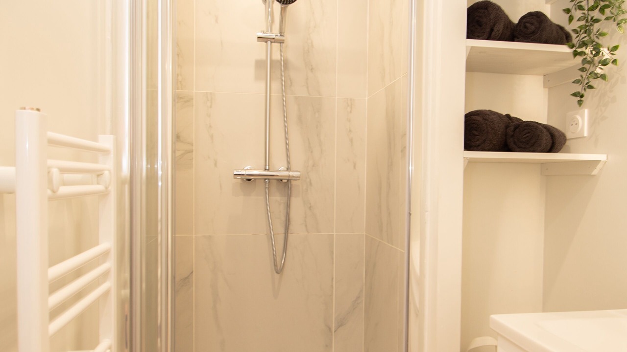 Photo of Bathroom in Rouen City Centre