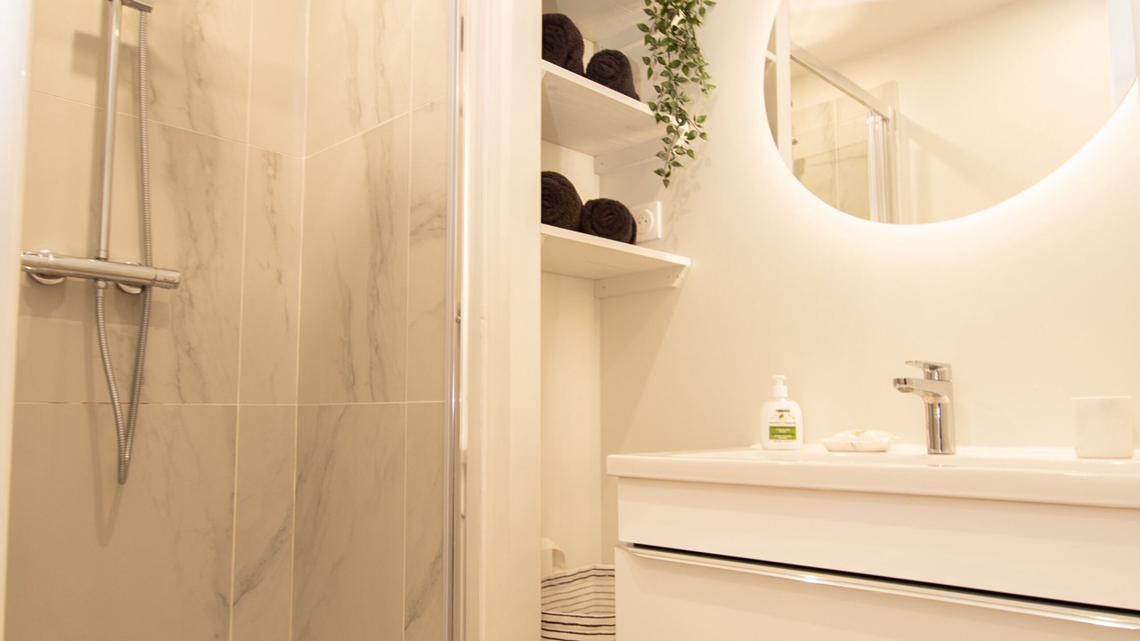 Photo of Bathroom in Rouen City Centre