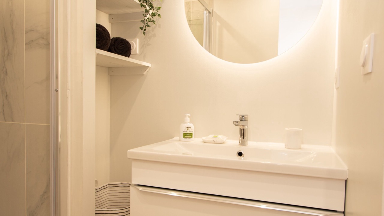 Photo of Bathroom in Rouen City Centre