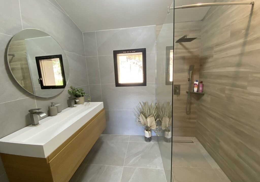 Photo of Bathroom in Fraissinet-de-Lozere