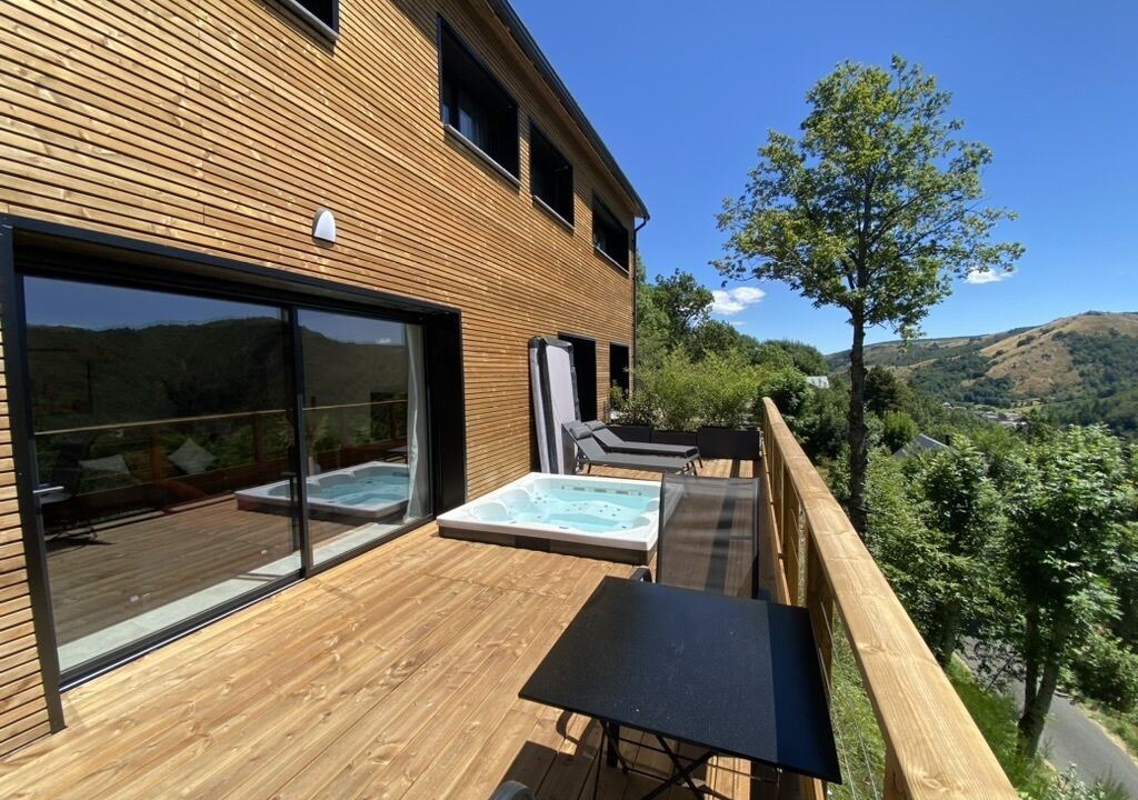 Photo of Patio Balcony in Fraissinet-de-Lozere