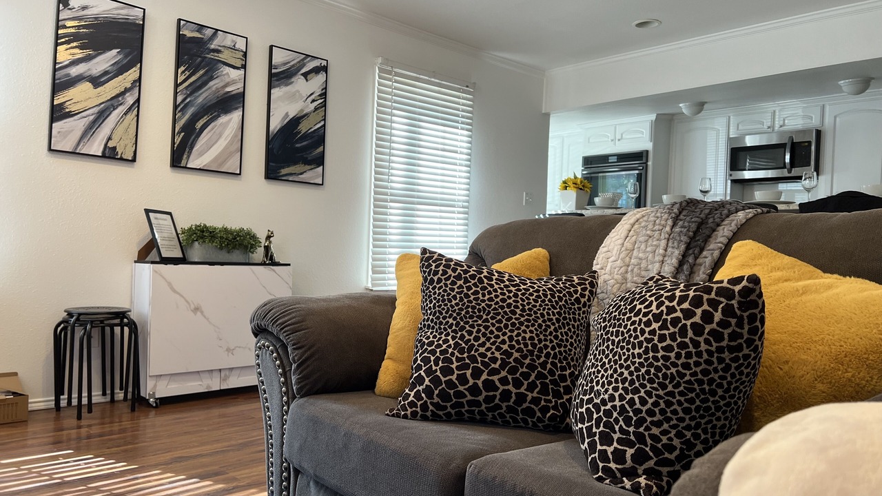 Photo of Livingroom in Uptown