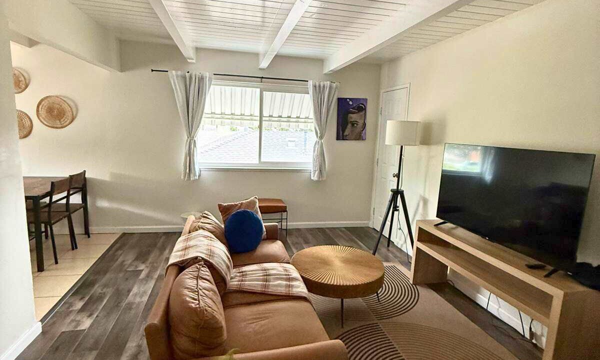 Photo of Livingroom in Poets Corner