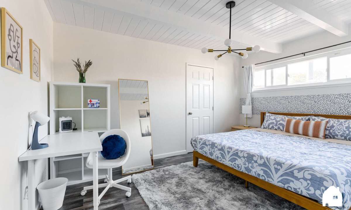 Photo of Bedroom in Poets Corner