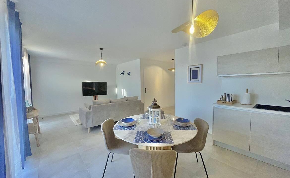 Photo of Others in Lunel-Viel