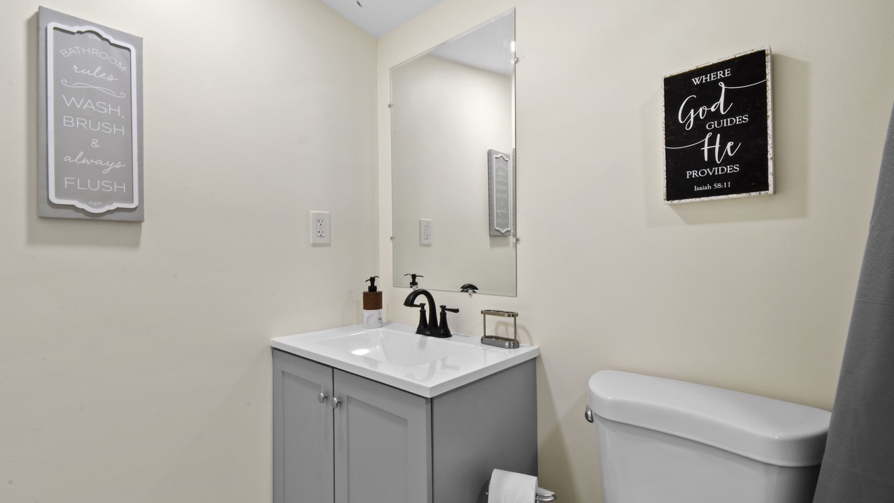 Photo of Bathroom in Hood