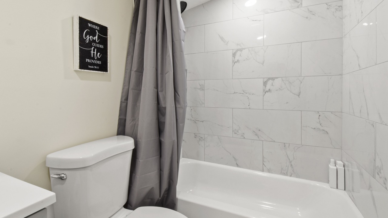 Photo of Bathroom in Hood