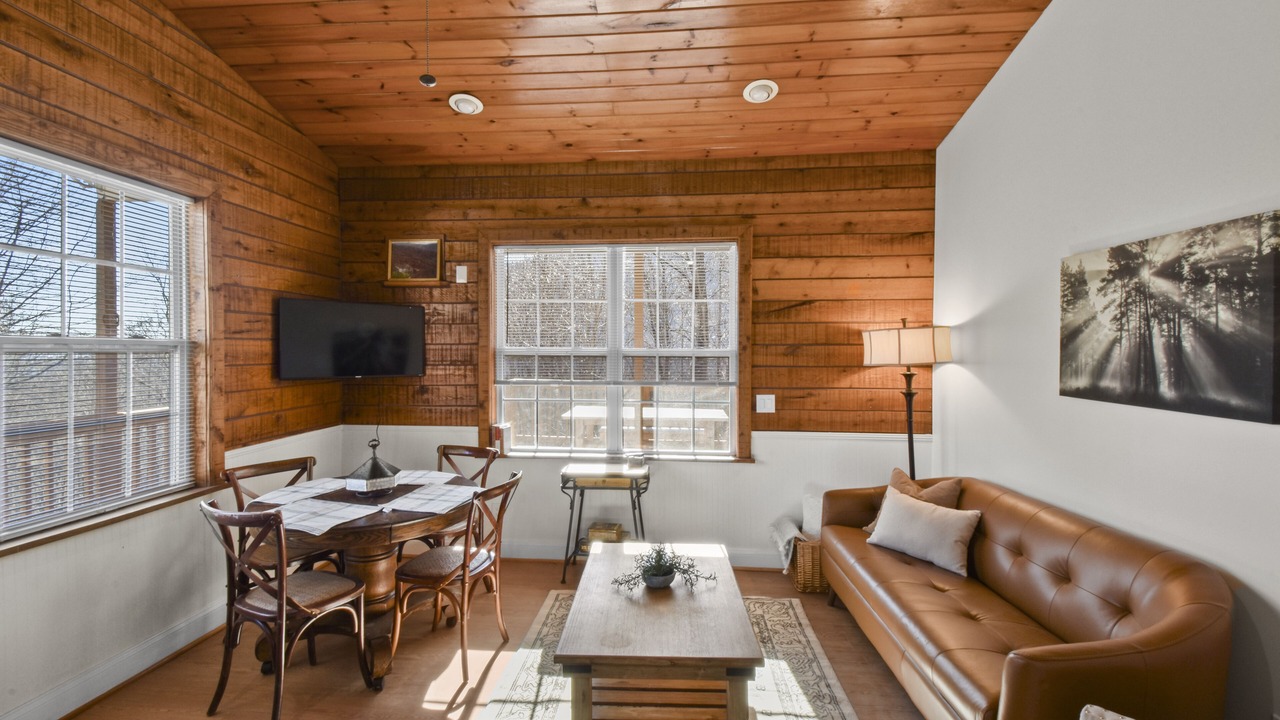 Photo of Livingroom in Hood