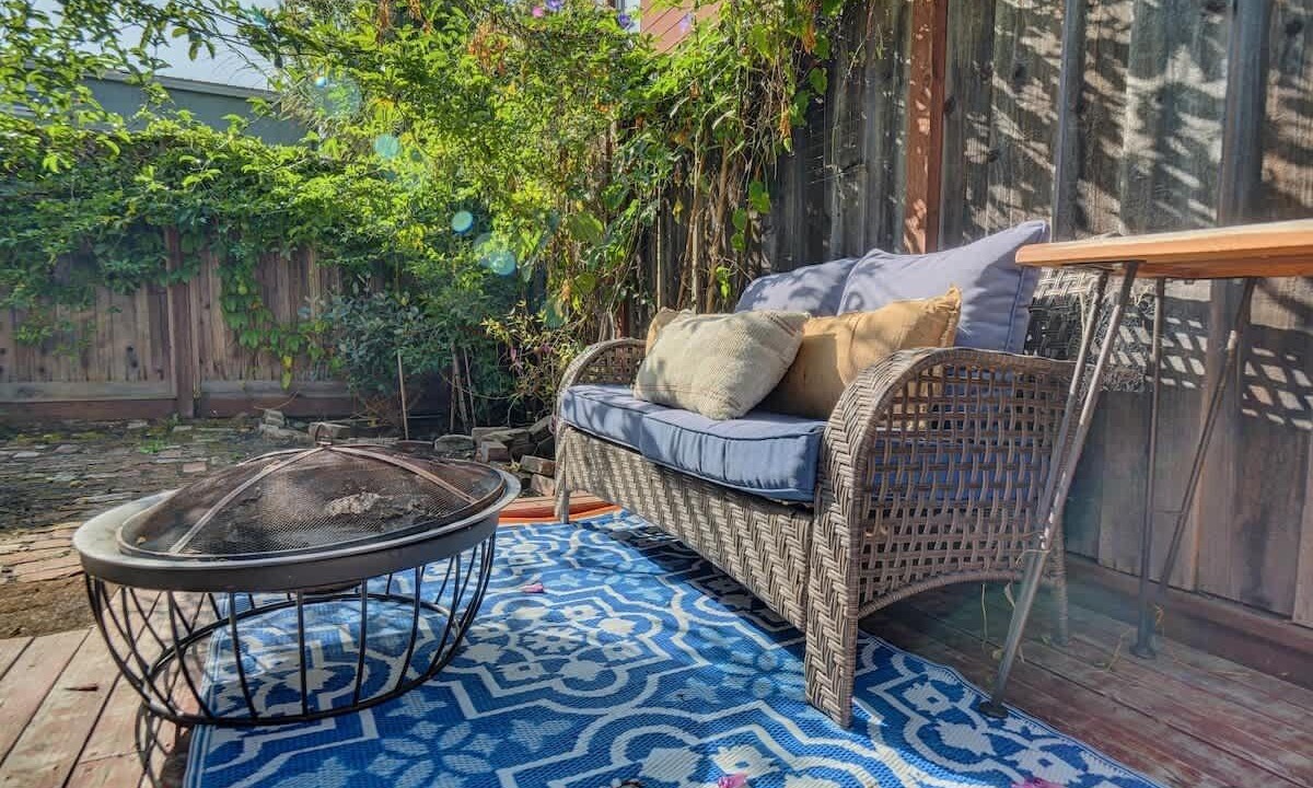 Photo of Patio Balcony in Poets Corner