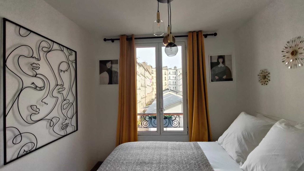 Photo of Bedroom in Hopital Saint-Louis