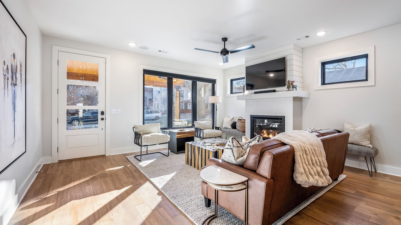 Photo of Livingroom in Downtown