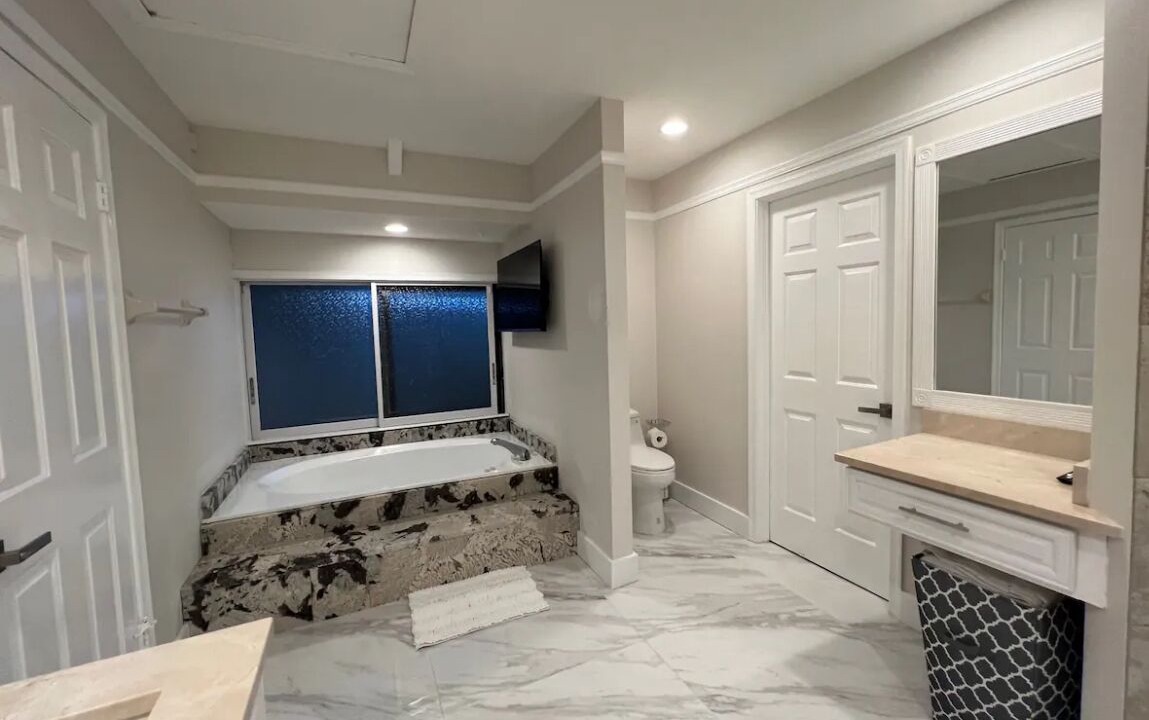 Photo of Bathroom in Greenview Shores