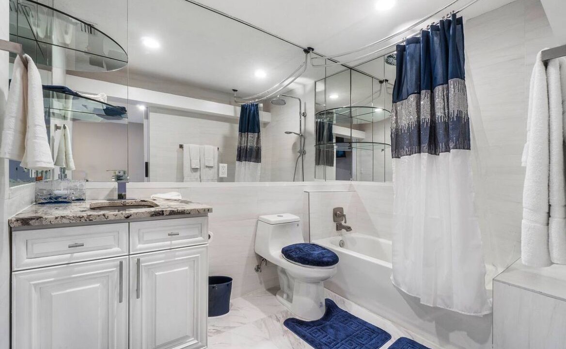 Photo of Bathroom in Greenview Shores