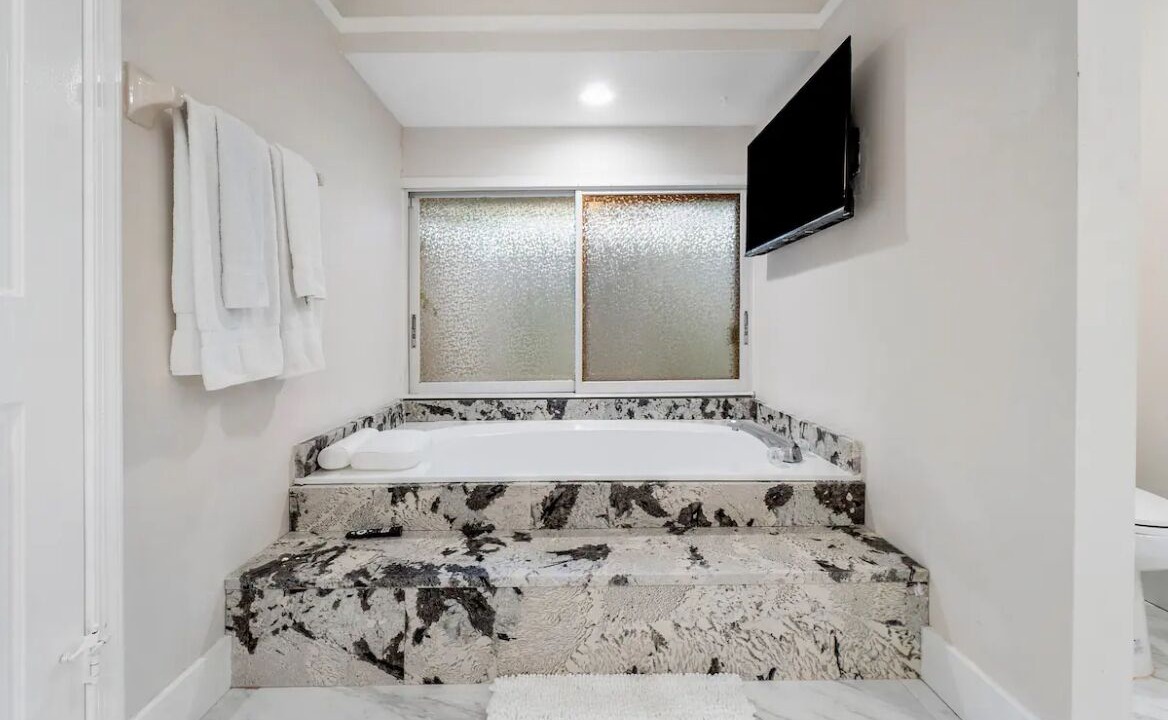 Photo of Bathroom in Greenview Shores