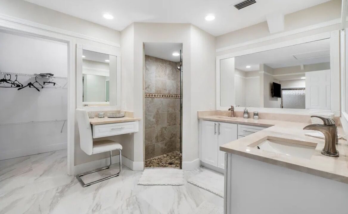 Photo of Bathroom in Greenview Shores