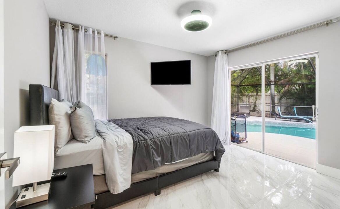 Photo of Bedroom in Greenview Shores
