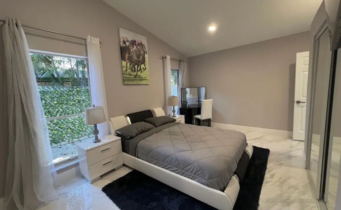 Photo of Bedroom in Greenview Shores