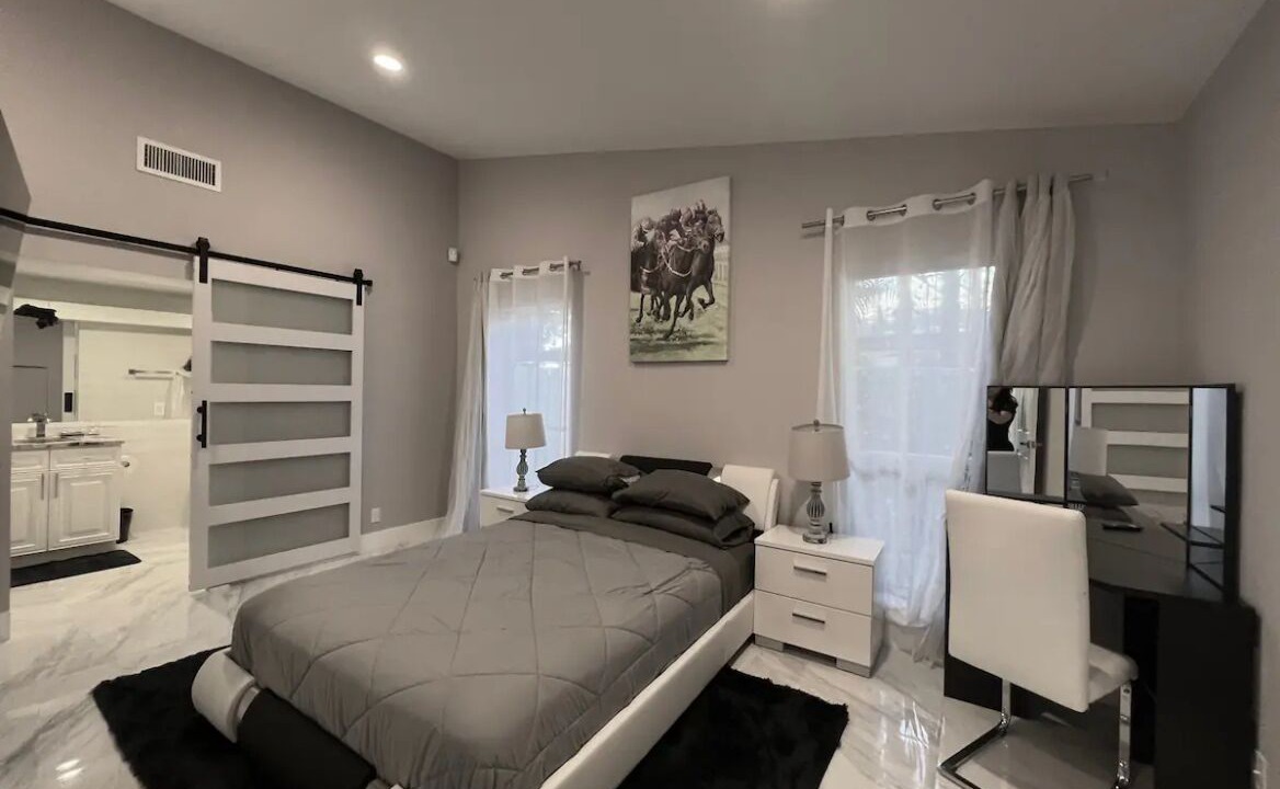 Photo of Bedroom in Greenview Shores