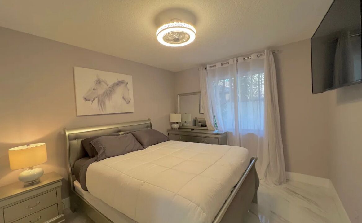 Photo of Bedroom in Greenview Shores
