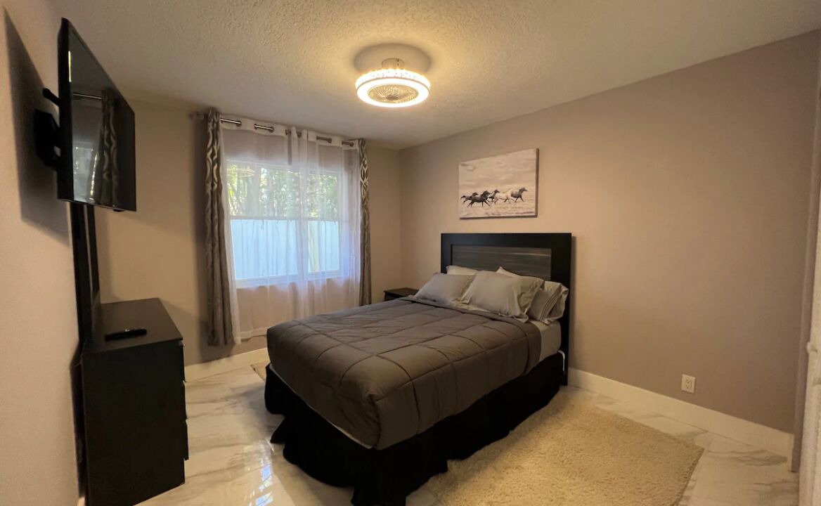 Photo of Bedroom in Greenview Shores
