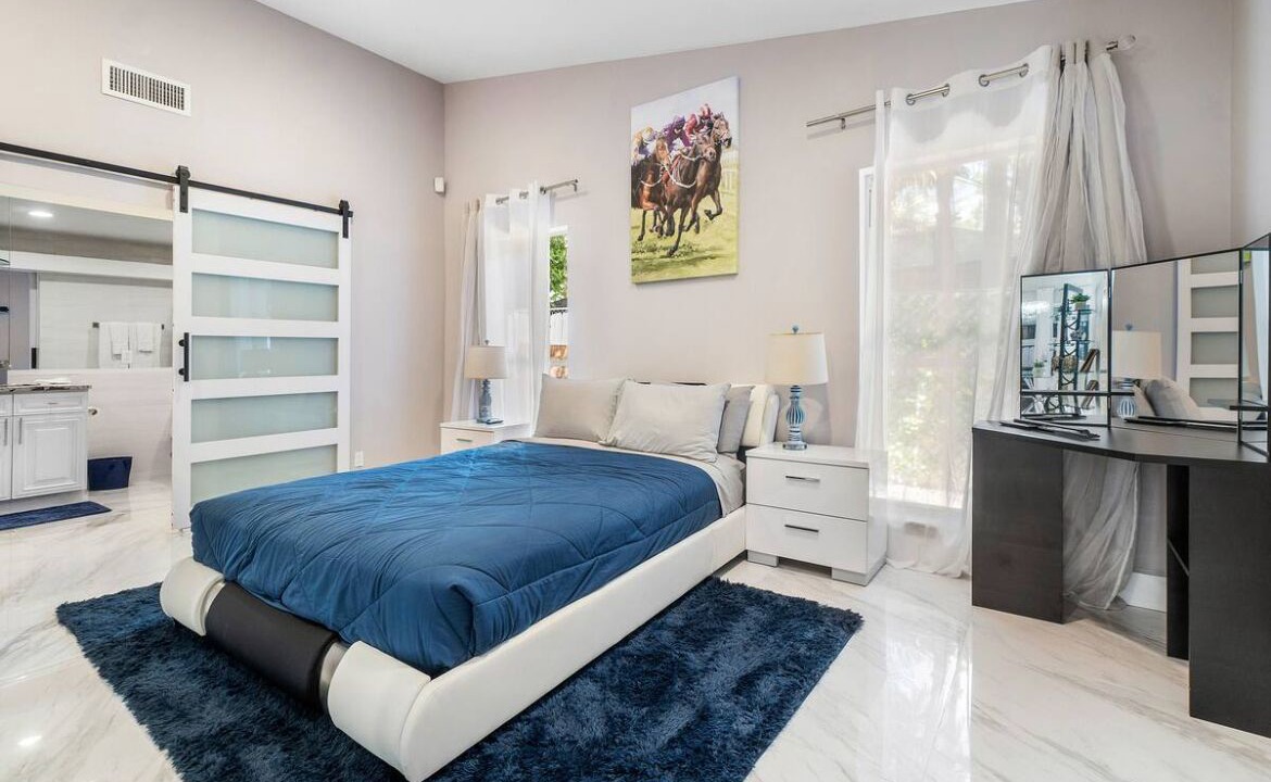 Photo of Bedroom in Greenview Shores