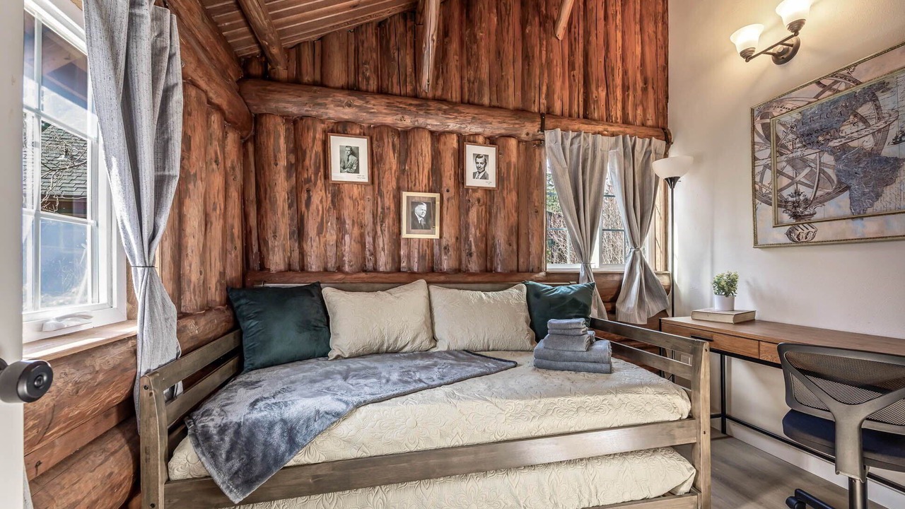 Photo of Bedroom in McKenzie Bridge