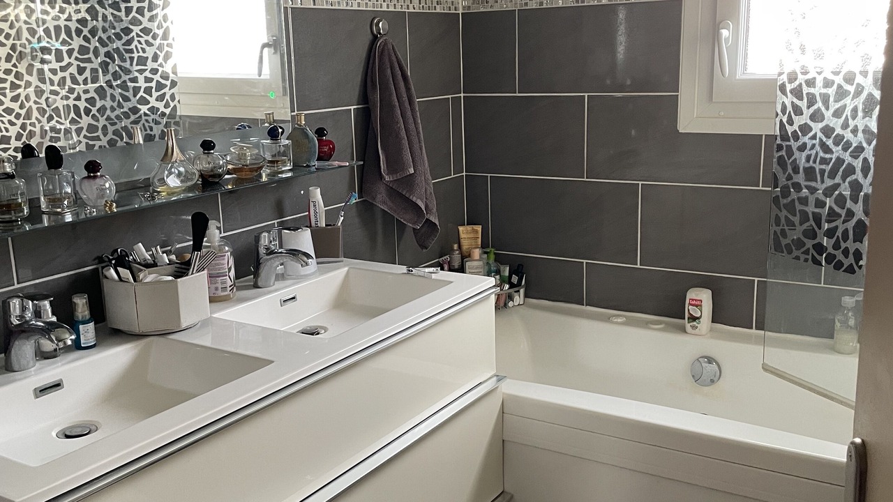 Photo of Bathroom in Coye-la-Foret