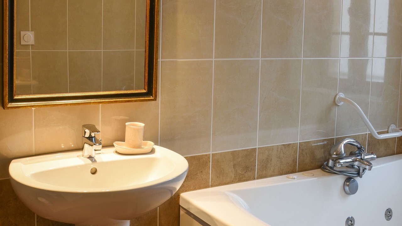Photo of Bathroom in Mirepoix