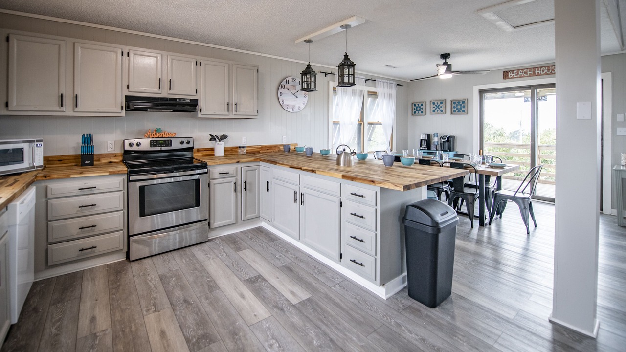 Photo of Kitchen in Waves