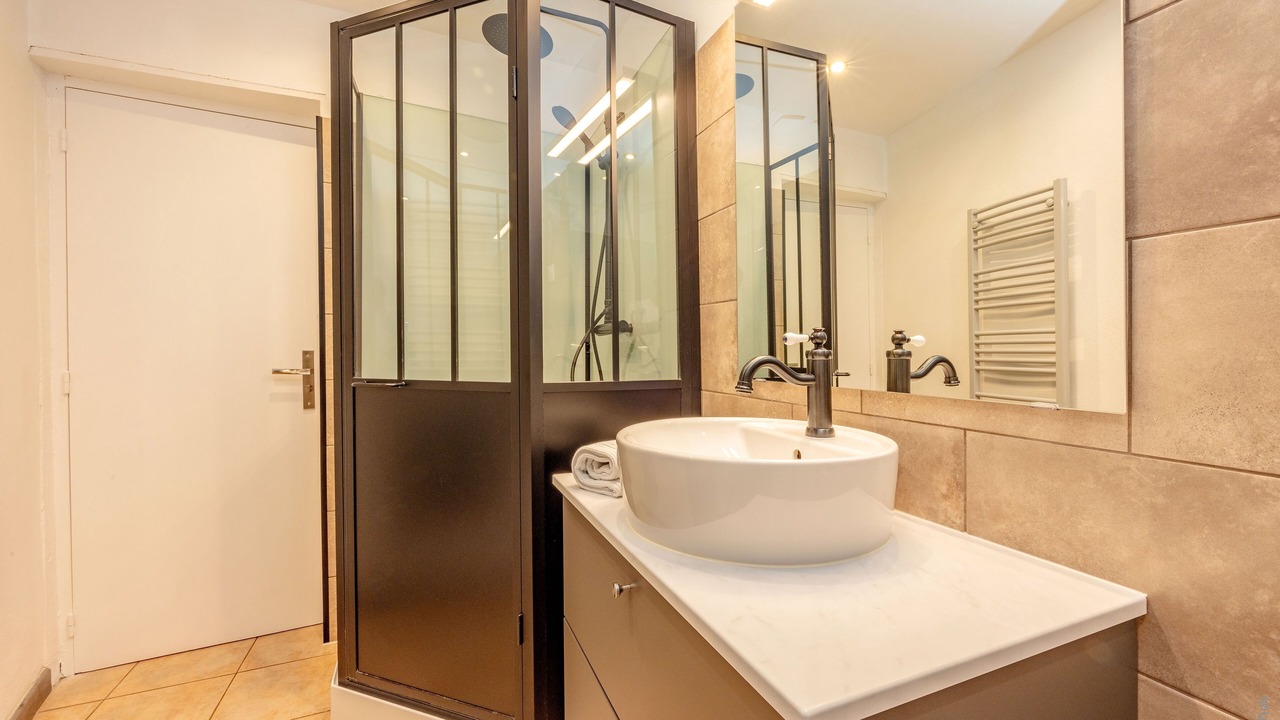 Photo of Bathroom in Castelnau-de-Montmiral