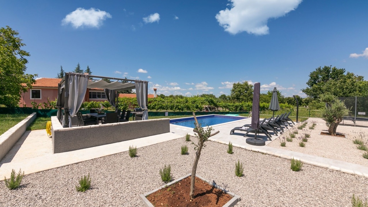 Photo of Outdoor in Rogocana