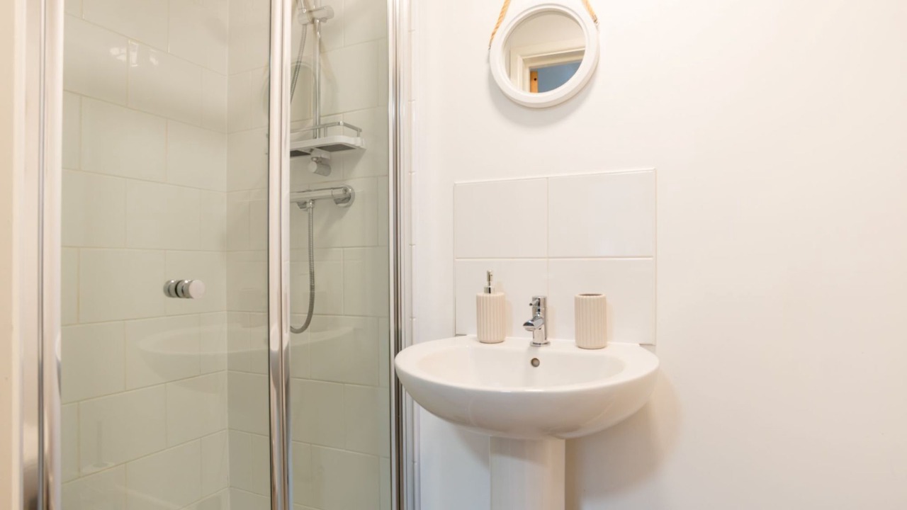 Photo of Bathroom in Helford Passage