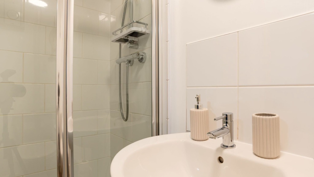 Photo of Bathroom in Helford Passage