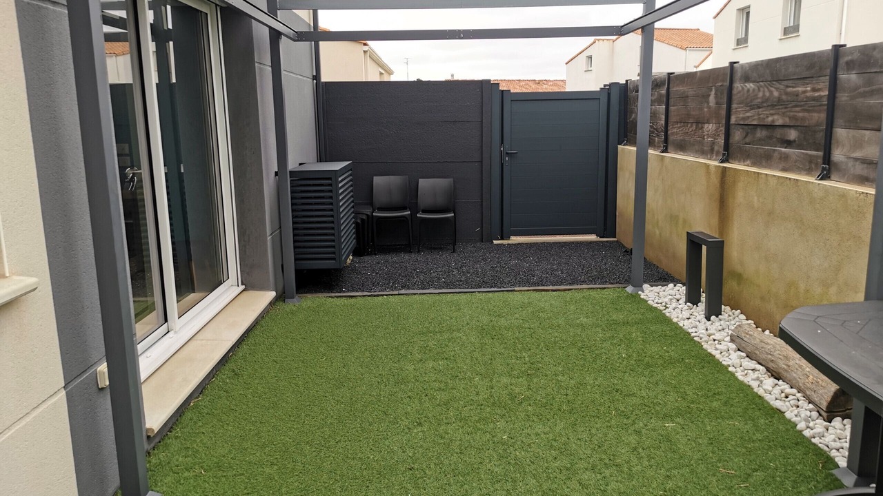 Photo of Patio Balcony in Saint-Vincent-sur-Jard