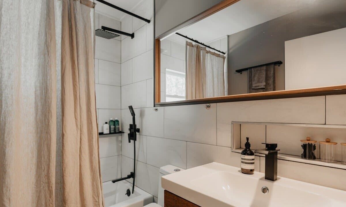 Photo of Bathroom in Town of Delaware