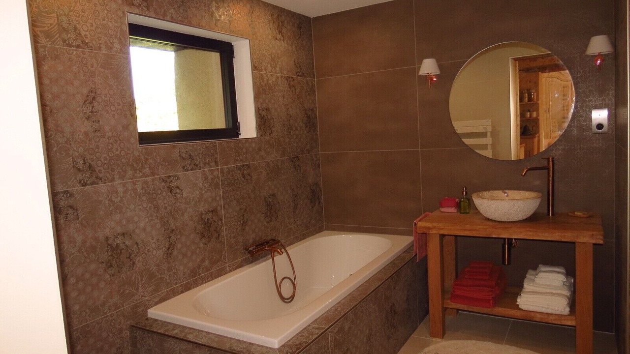Photo of Bathroom in Clermont-Creans