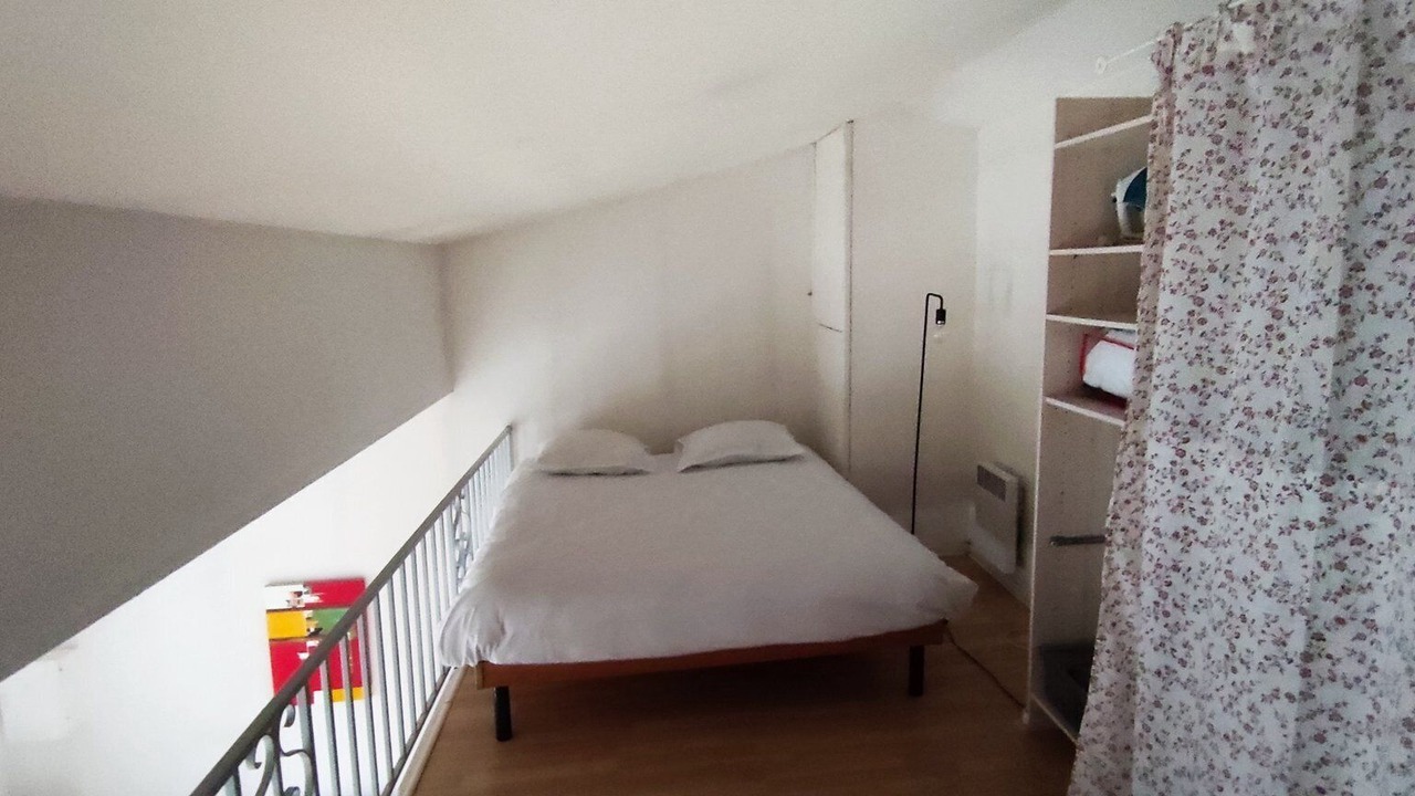 Photo of Bedroom in Begles