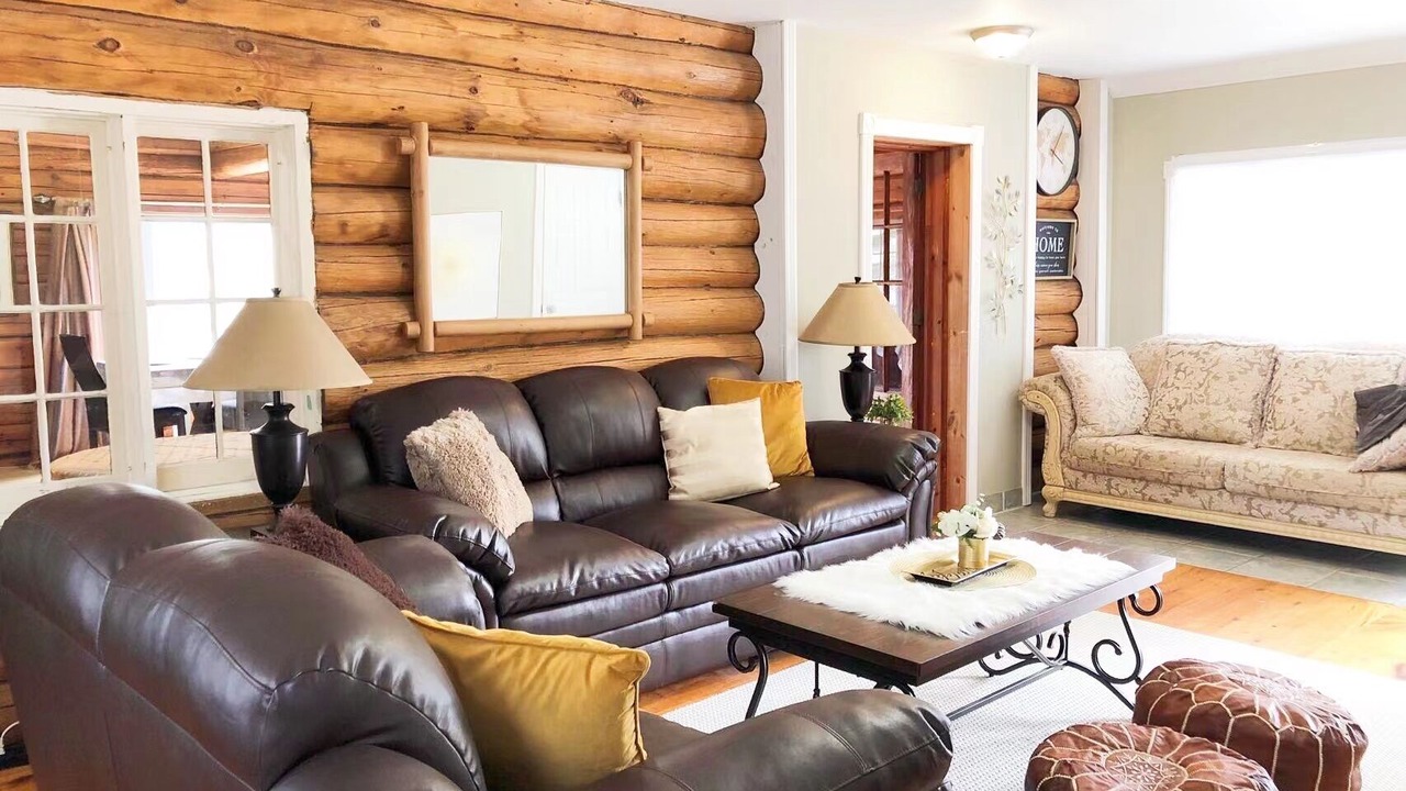 Photo of Livingroom in Parry Sound