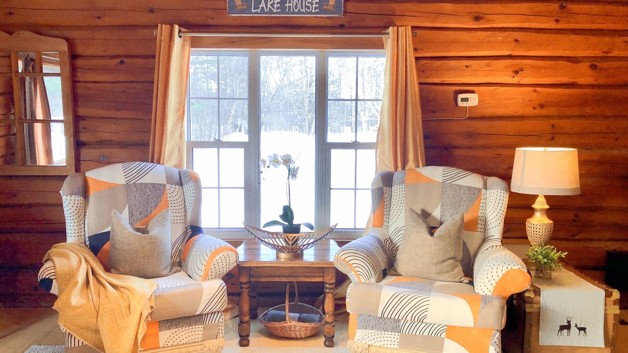 Photo of Livingroom in Parry Sound