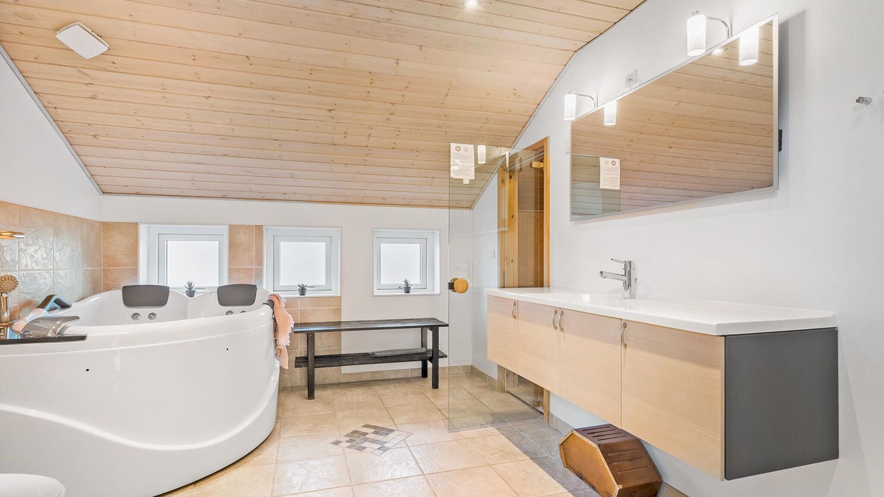 Photo of Bathroom in Mommark Strand