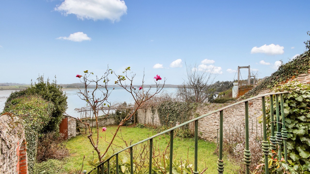 Photo of Outdoor in La Ville-es-Nonais