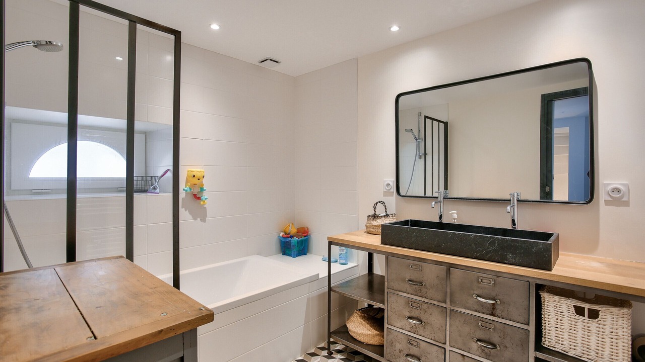 Photo of Bathroom in La Ville-es-Nonais