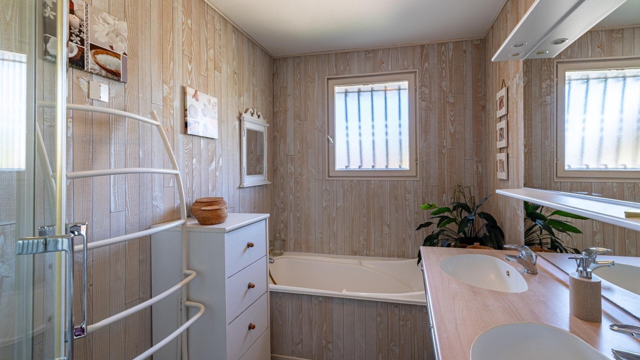 Photo of Bathroom in Parentis-en-Born