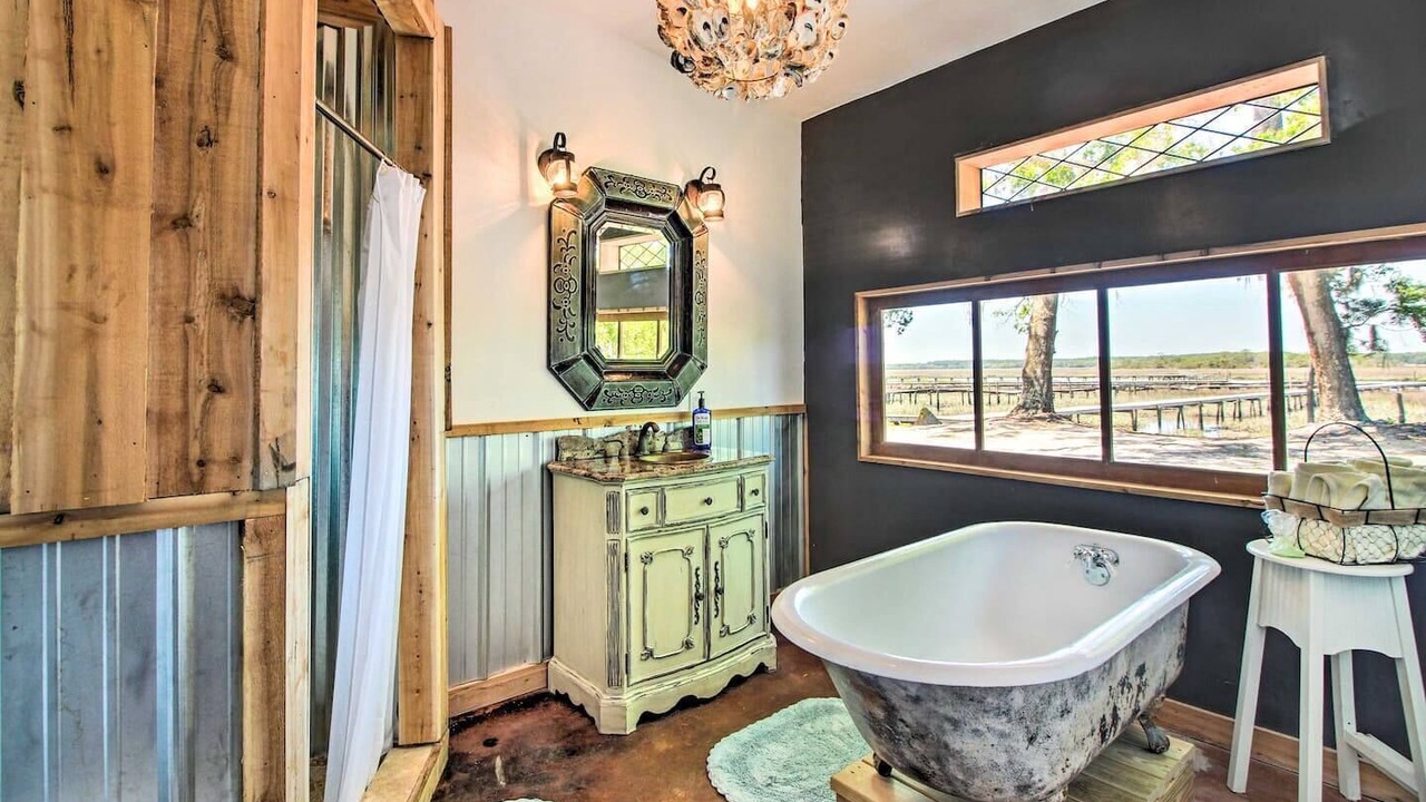 Photo of Bathroom in Midway