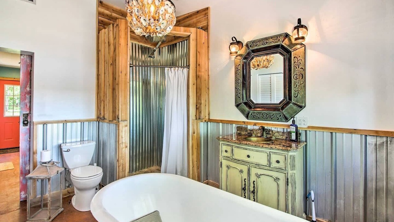 Photo of Bathroom in Midway