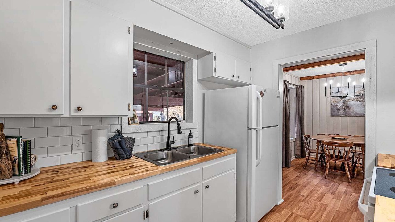 Photo of Kitchen in Uncertain