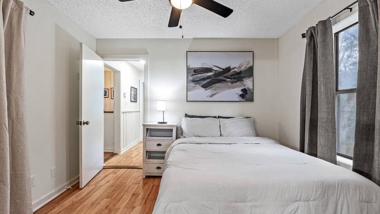 Photo of Bedroom in Uncertain