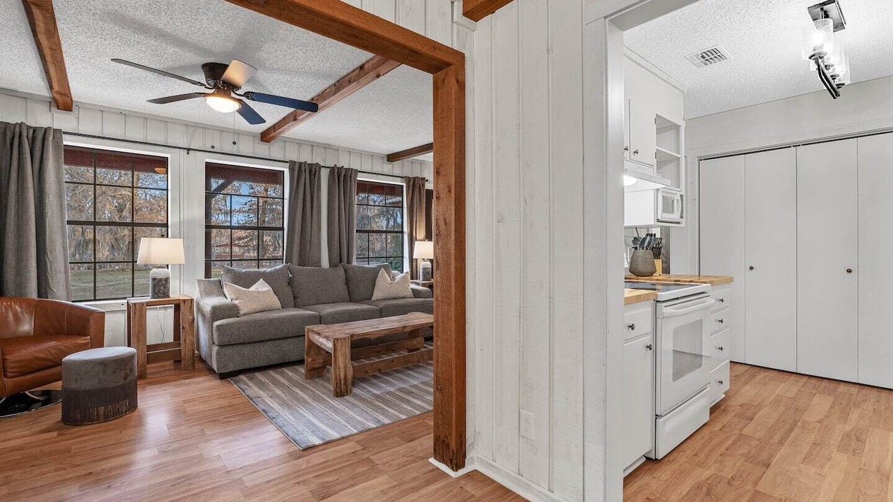 Photo of Livingroom in Uncertain