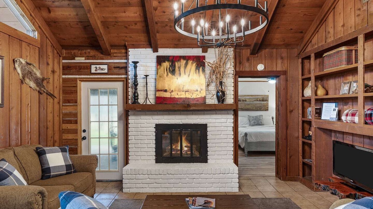 Photo of Livingroom in Uncertain
